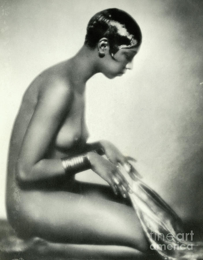 jazz-performer-josephine-baker-bettmann 100 años del desnudo de Josephine Baker como The Black Venus