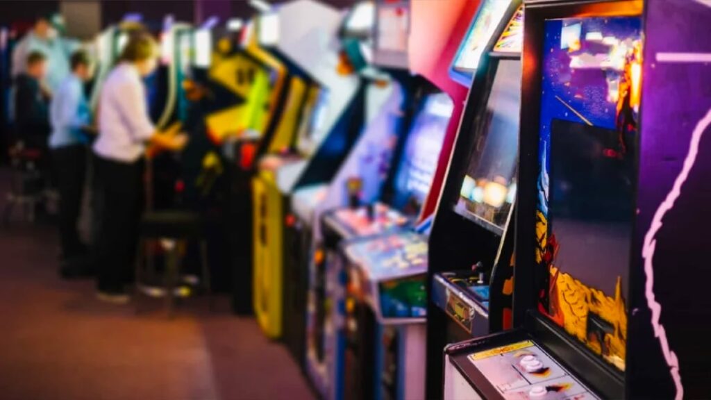 varias-maquinas-recreativas-1024x576 La segunda revolución del videojuego en España: cuando el mando sustituyó a la moneda