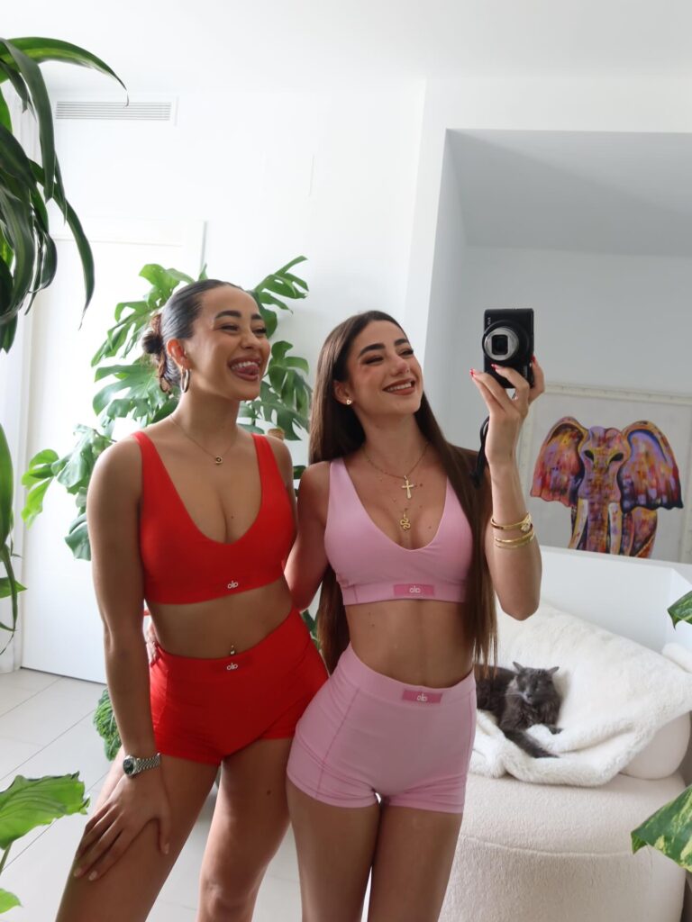 1772548688165-768x1024 Marina Rivers desnuda y sexy bajo contenido "cultural"