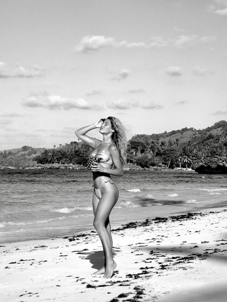 559347706_18538931533037395_4169869637844178832_n-769x1024 Bárbara Amérigo desnuda como la "Monster Girl": Un icono de la fantasía oscura y la sensualidad gótica