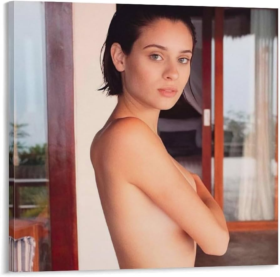 6123L76NqaL._AC_UF8941000_QL80_ Daniela Melchior desnuda como la serpiente luminosa que reescribió Anaconda