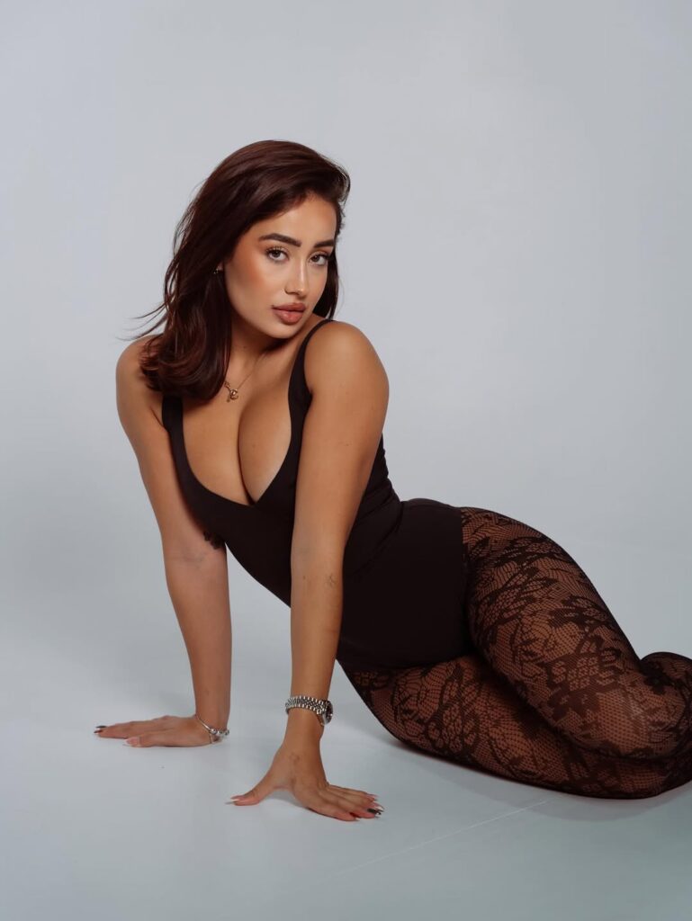 632576563_18414248089122825_2007993620730062340_n-769x1024 Marina Rivers desnuda y sexy bajo contenido "cultural"