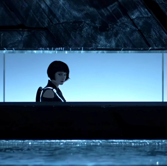 Captura-de-pantalla_12-2-2026_21326_www.youtube.com-fotor-20260212211259 El espejo digital: Quorra y el santuario del agua en Tron Legacy