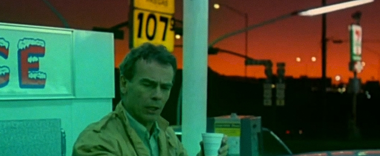 Captura-de-pantalla_15-2-2026_9913_www.youtube.com-fotor-2026021591453 Análisis de fotograma: El crepúsculo eléctrico de 'Paris, Texas'