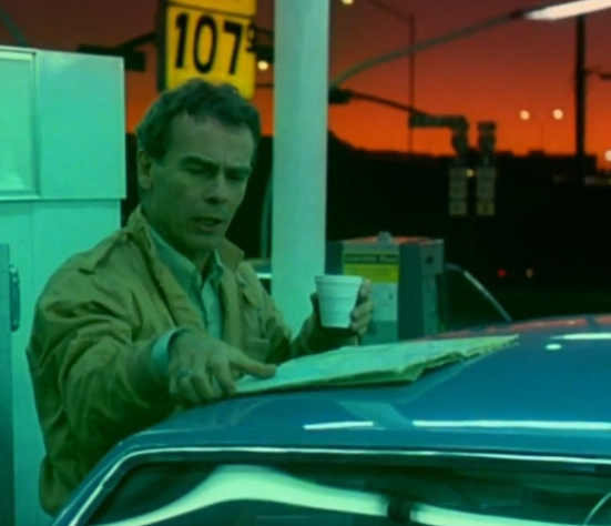 Captura-de-pantalla_15-2-2026_9913_www.youtube.com-fotor-202602159169 Análisis de fotograma: El crepúsculo eléctrico de 'Paris, Texas'