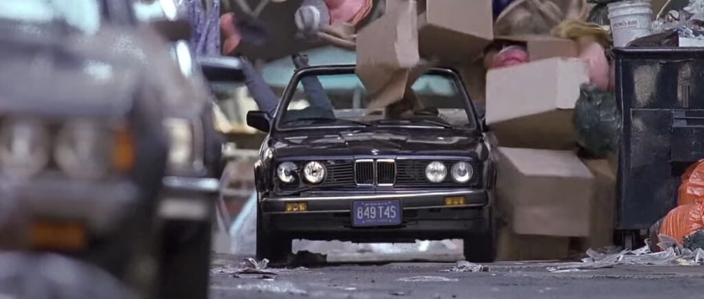 Captura-de-pantalla_6-2-2026_19165_www.youtube.com_-1024x435 Cuando la imagen perdió su peso: del volumen físico de John Badham a la planicie digital de David Mackenzie