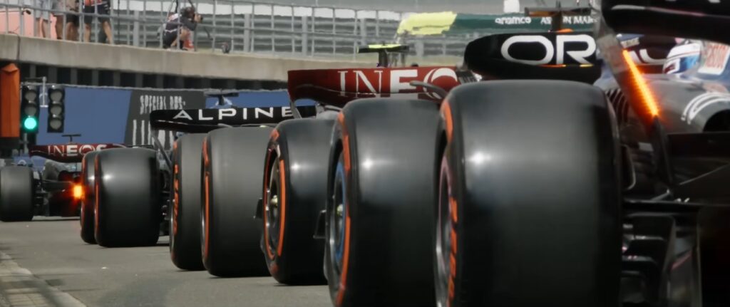 Captura-de-pantalla_8-2-2026_9219_www.youtube.com_-1024x431 Velocidad esculpida en luz: la sinfonía visual de Kosinski en F1