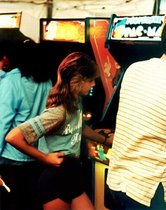 Fotografias-de-los-salones-recreativos-de-los-80-15 Los templos de neón: las salas recreativas como catedrales de los 80