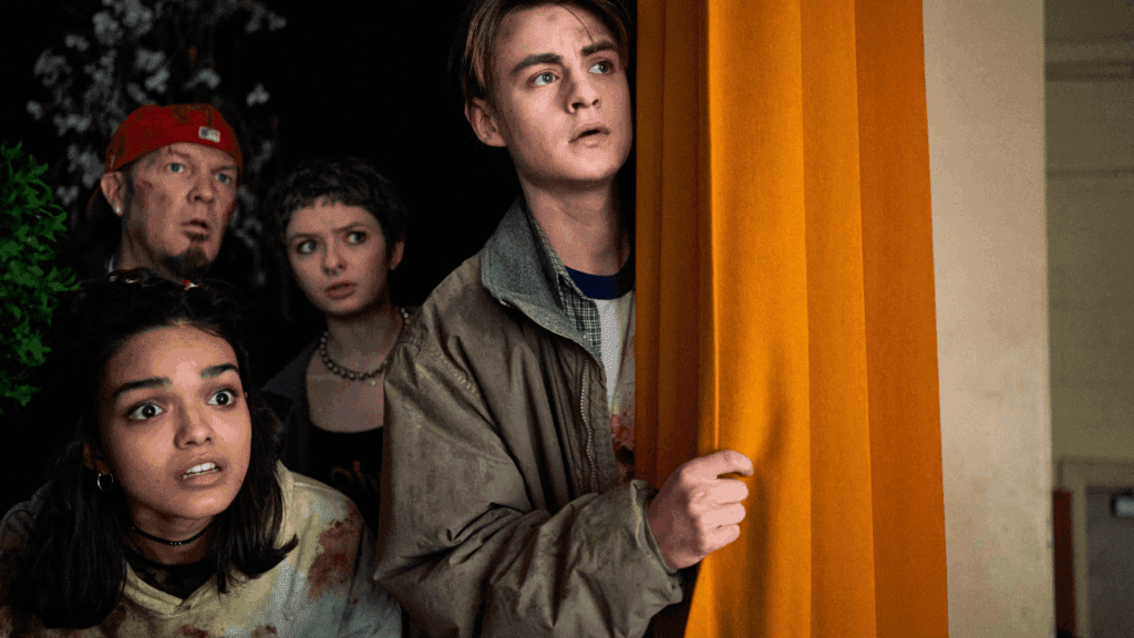 Y2K-1-1024x576 Crítica 'Y2K' (2024) o la nostalgia como decorado vacío