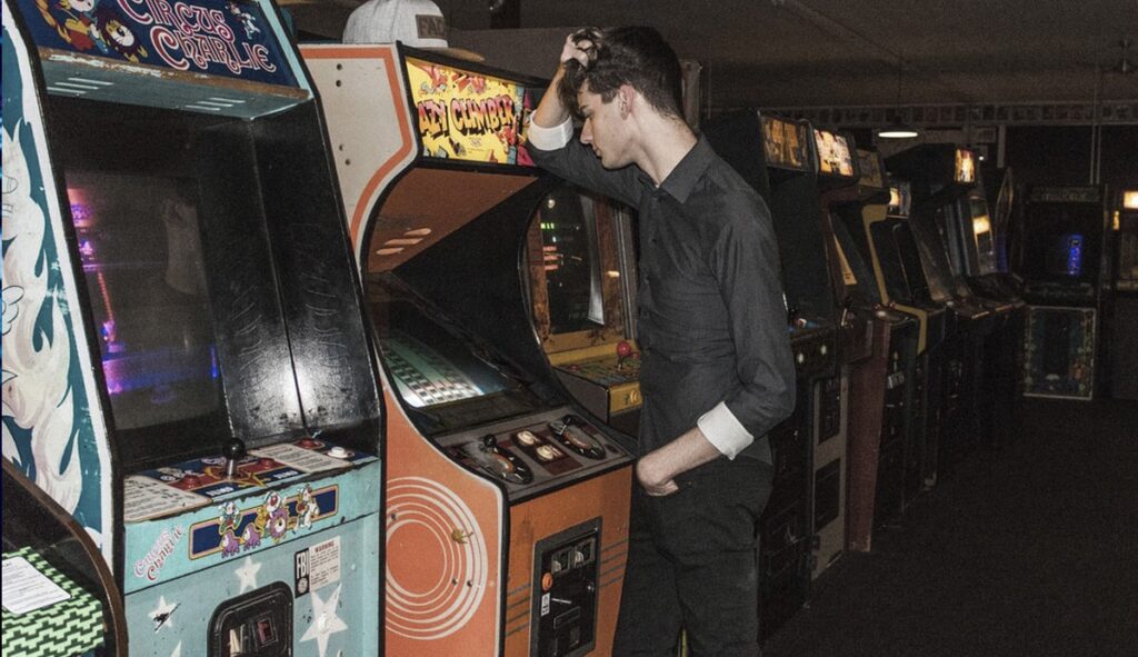 pi0-1024x591 Los templos de neón: las salas recreativas como catedrales de los 80