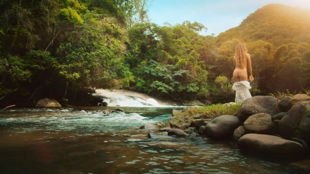 w9koh5FD_o-1024x576 El erotismo ceremonial en los desnudos de Madam beja