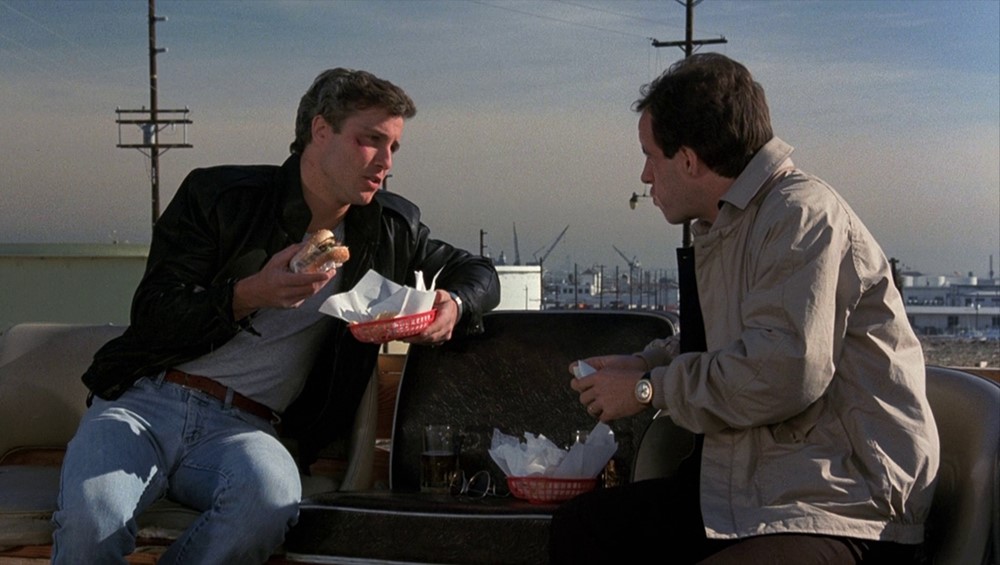 05139a Vivir y morir en Los Ángeles (1985): la extraña belleza de un thriller que se sostiene en la luz