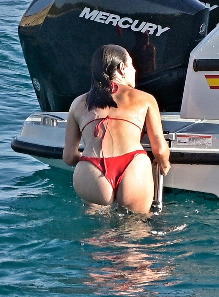 AD3-754x1024 La belleza sin aviso: el desnudo robado de las famosas