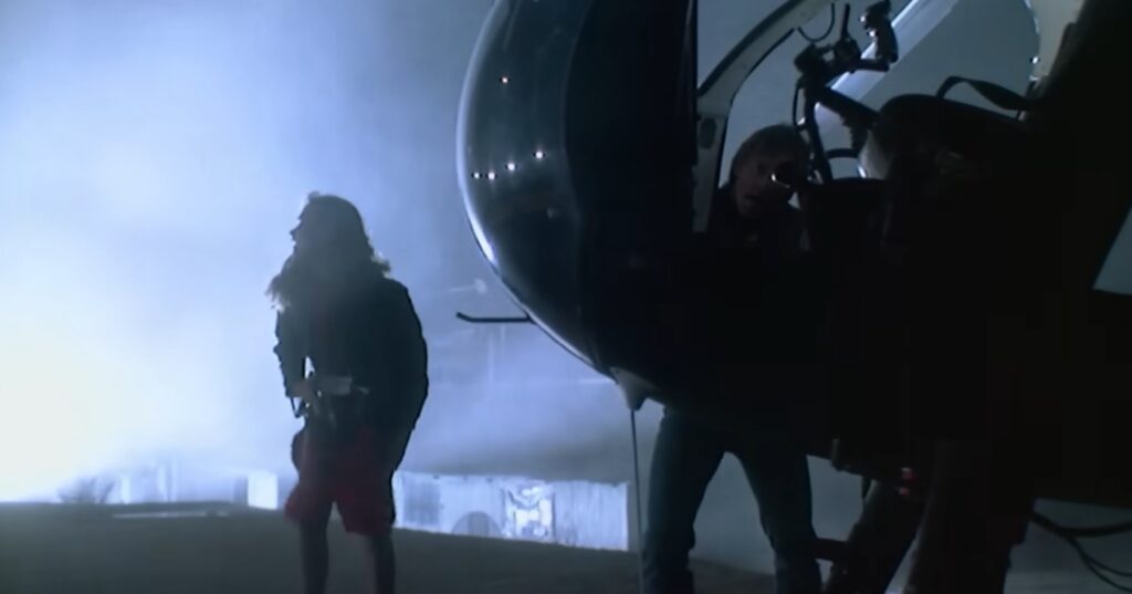 Captura-de-pantalla_13-3-2026_19354_www.youtube.com_-1024x537 Ver gratis 'Valle Radiactivo' (1986): cuando el desierto es más interesante que la película