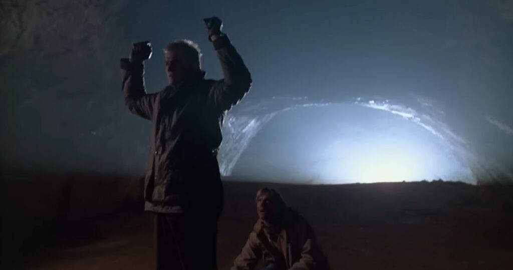 Captura-de-pantalla_13-3-2026_19371_www.youtube.com_-1024x539 Ver gratis 'Valle Radiactivo' (1986): cuando el desierto es más interesante que la película