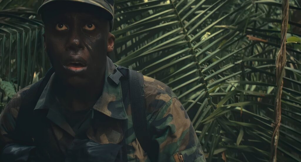 Captura-de-pantalla_3-3-2026_202534_www.youtube.com_-1024x552 La jungla como delirio balístico: cuando John McTiernan convirtió el músculo en vacío