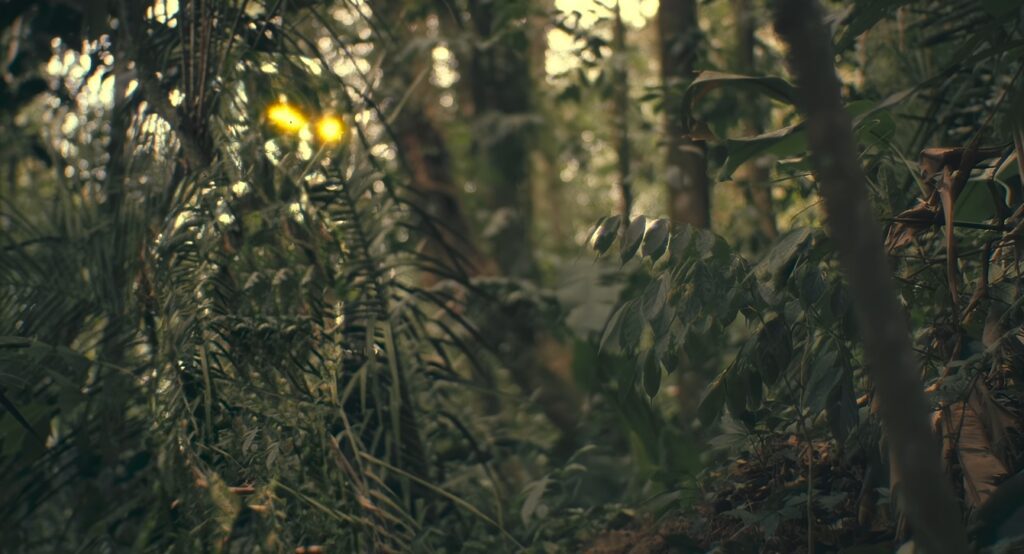 Captura-de-pantalla_3-3-2026_20262_www.youtube.com_-1024x554 La jungla como delirio balístico: cuando John McTiernan convirtió el músculo en vacío