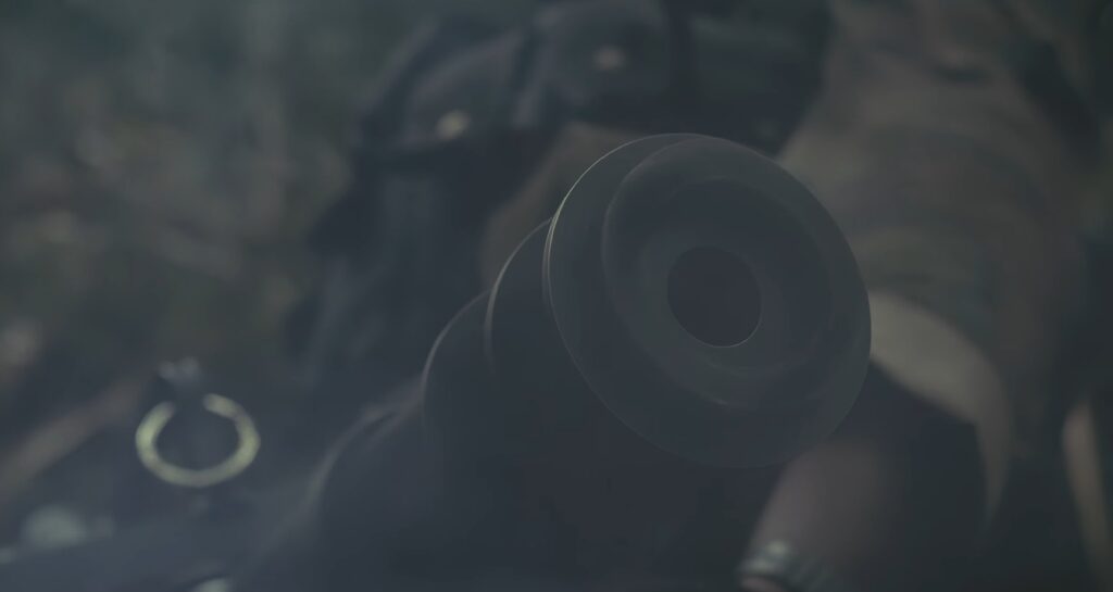 Captura-de-pantalla_3-3-2026_202856_www.youtube.com_-1024x545 La jungla como delirio balístico: cuando John McTiernan convirtió el músculo en vacío