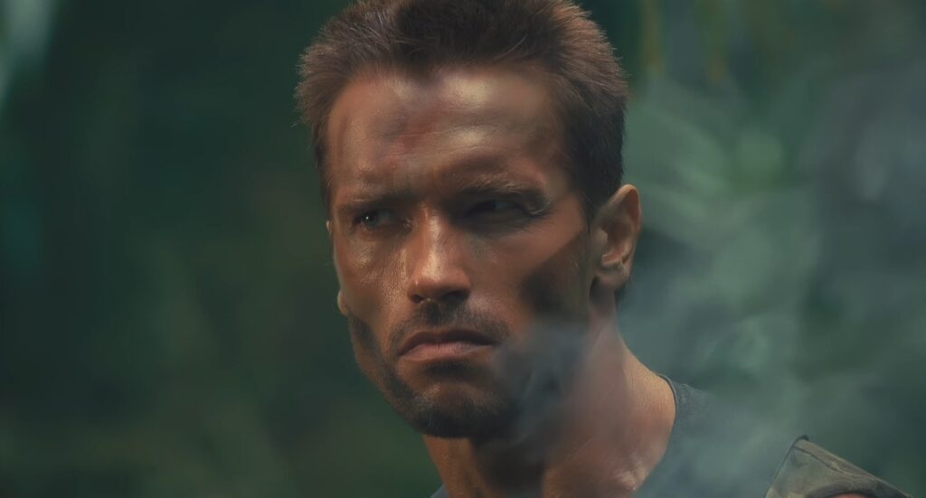 Captura-de-pantalla_3-3-2026_20297_www.youtube.com_-1024x551 La jungla como delirio balístico: cuando John McTiernan convirtió el músculo en vacío