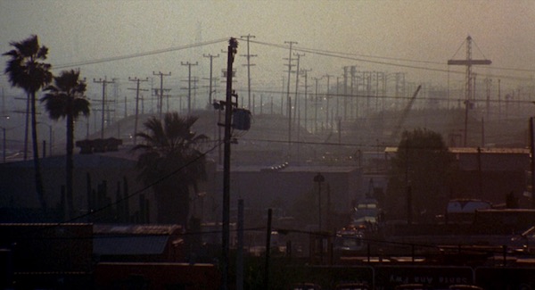 To-Live-and-Die-in-LA-01 Vivir y morir en Los Ángeles (1985): la extraña belleza de un thriller que se sostiene en la luz