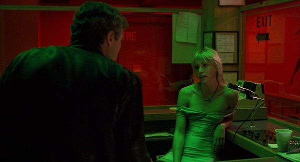 To-Live-and-Die-in-LA-04 Vivir y morir en Los Ángeles (1985): la extraña belleza de un thriller que se sostiene en la luz