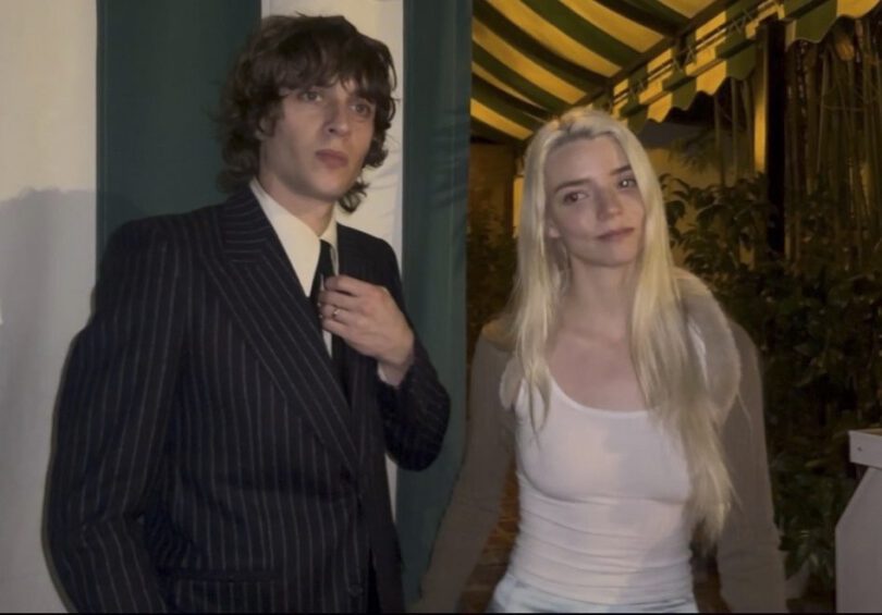 anya-taylor-joy-braless-see-through-vest-nipples-san-vicente-004-810x565-1 La transparencia como gesto: Anya Taylor-Joy y la elegancia del riesgo