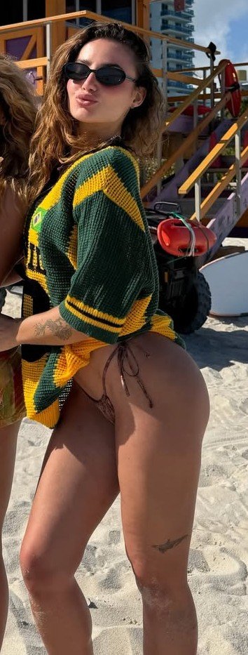 sofiam-642610429_18577001650045298_8335477040560641371_n Sofía Surferss descuido de teta y desnuda entre tablas y pesas y bloom