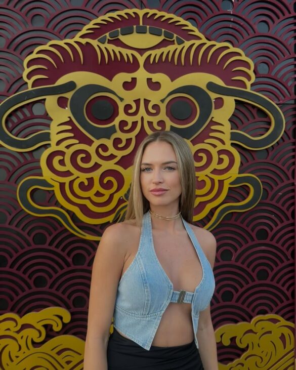 🤫✨-1-585x731-1 Almudena Porras desnudo y descuido en Supervivientes 2026