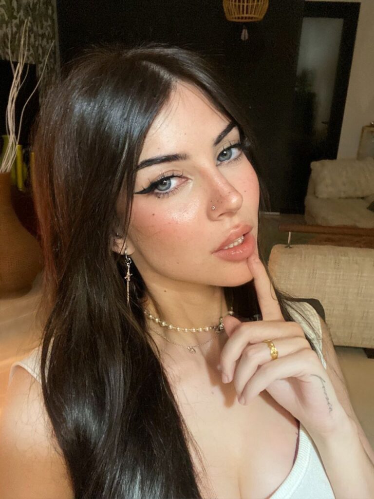 1000015646-768x1024 GyalJade desnuda la construcción de una identidad visual