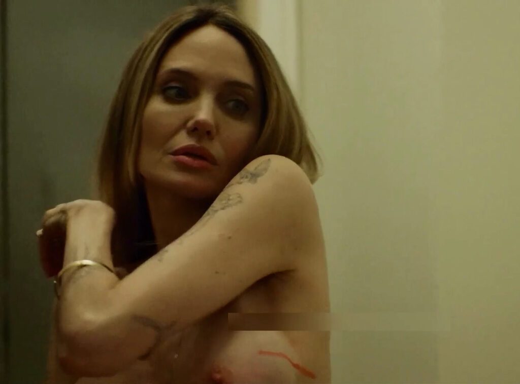 Angelina-Jolie-y-su-desnudo-en-Couture-2028-1-1024x758 Angelina Jolie y su desnudo en Couture (2025)