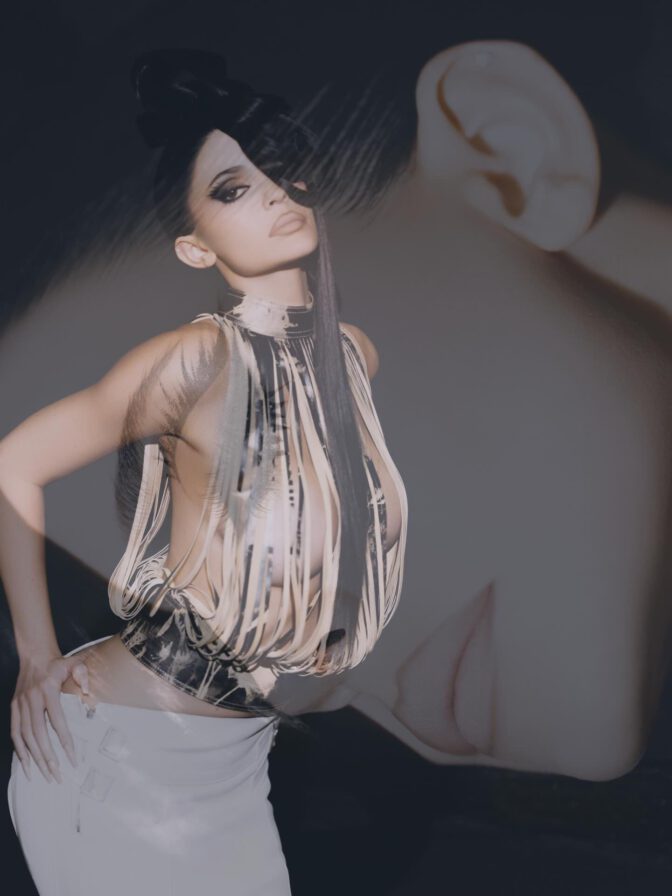 kylie-jenner-puss-puss-magazine-topless-tease-ass-shot-009-672x896-1 Kylie Jenner y la estética del exceso: cuerpo, icono y superficie en Puss Puss Magazine