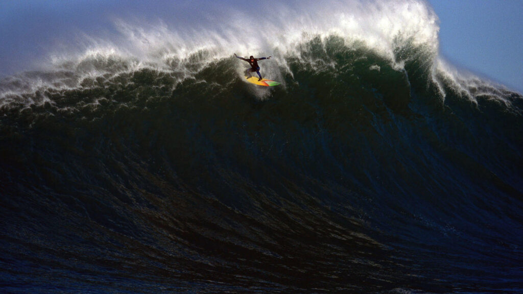 La ola que el tiempo olvidó: redescubriendo Persiguiendo Mavericks | Crítica