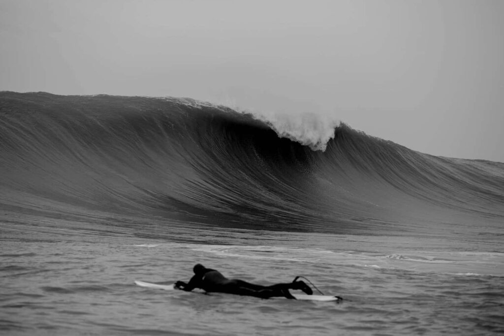 chasing-mavericks-1-1024x683 La ola que el tiempo olvidó: redescubriendo Persiguiendo Mavericks | Crítica