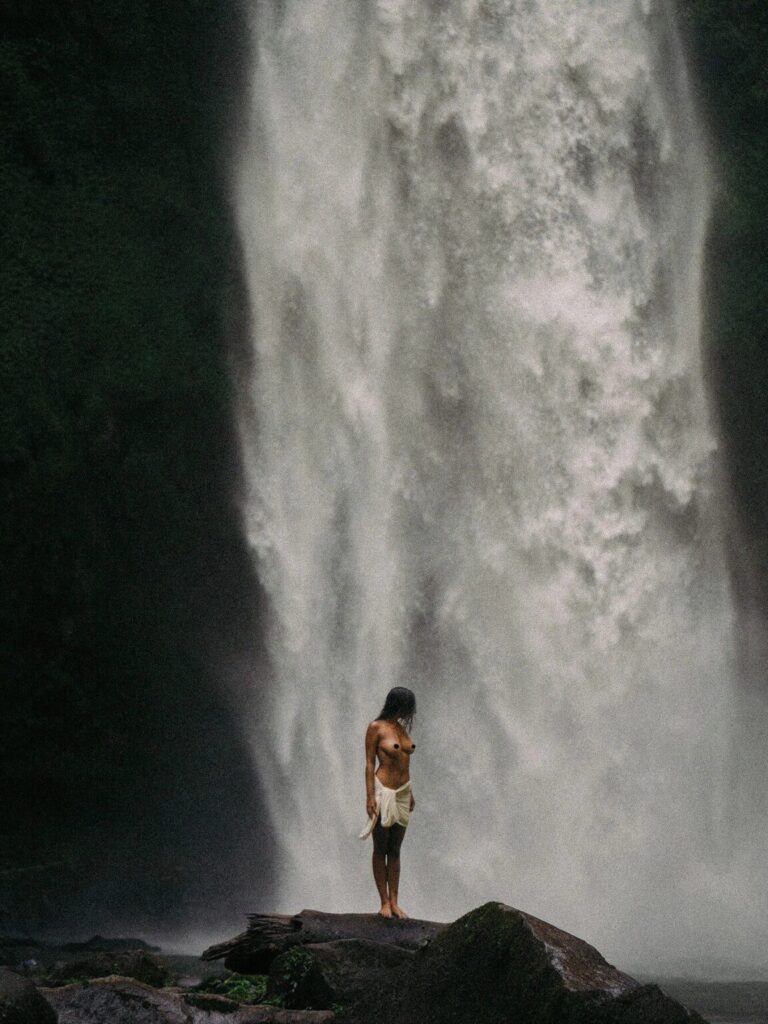 tatiana-panakal-steamy-topless-waterfall-photoshoot-002-1152x1536-1-768x1024 Tatiana Panakal desnuda para el mundo