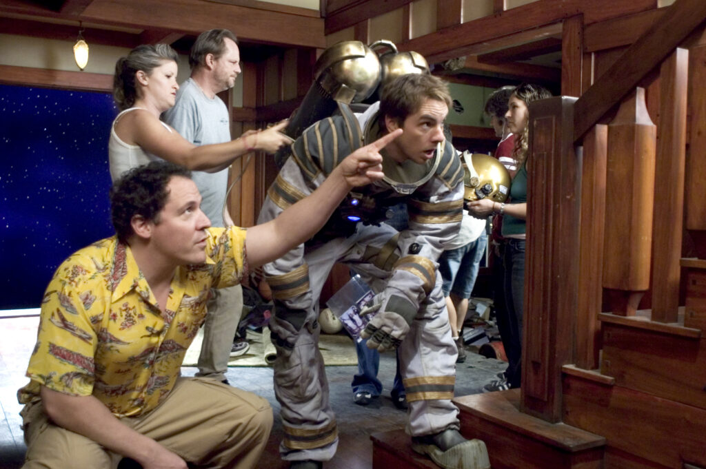 MV5BMTkxNDkwNDk3Ml5BMl5BanBnXkFtZTgwMzEzMzMyMDI@._V1_-1024x681 Zathura (2005) o la odisea de aprender a ser hermanos