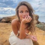 isabelle-clarke-sexy-white-dress-cliffs-photoshoot-011-150x150 Desnudos de Clersss (España) vs. Natalia MX (México)